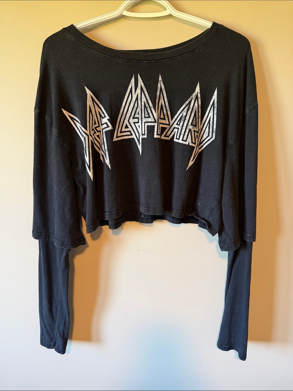 Def Leppard Kids Black Cropped Long-Sleeve Graphic Band Tee Size L
